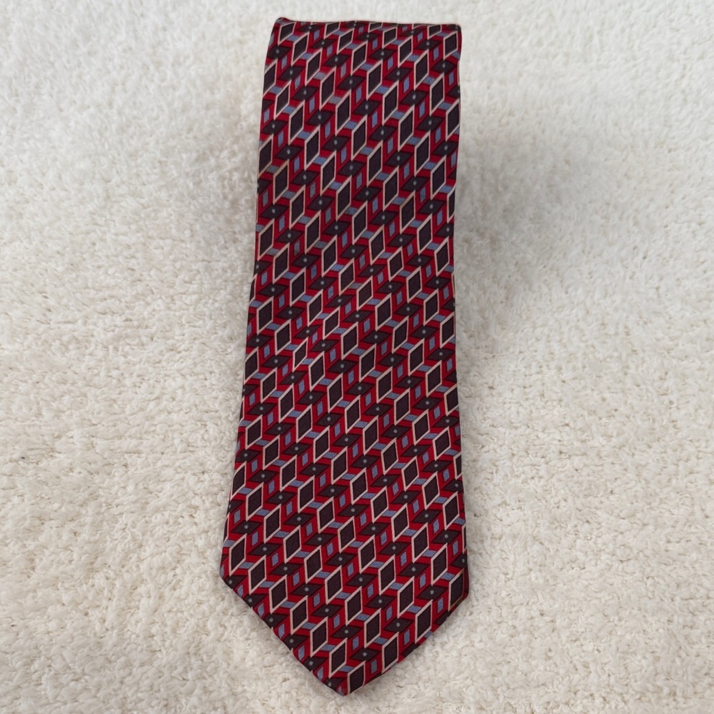 Men's Red Geometric Silk Tie - Classic Pattern